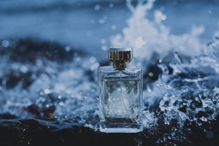 ilustrasi parfum dengan aroma aquatic 