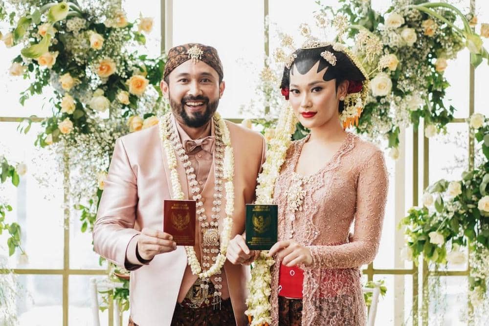 To my dear wife...@darawarganegaraa I love you ♥️♥️♥️...Terima kasih -.Aksesoris @rinaldyyuna.jpg