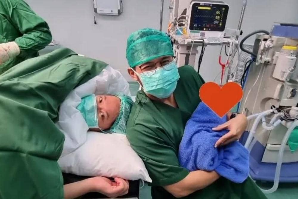 Welcoming Baby Robyn @darawarganegaraa , wahhh jadi princess di antara abang abang nya @raflybi.jpg