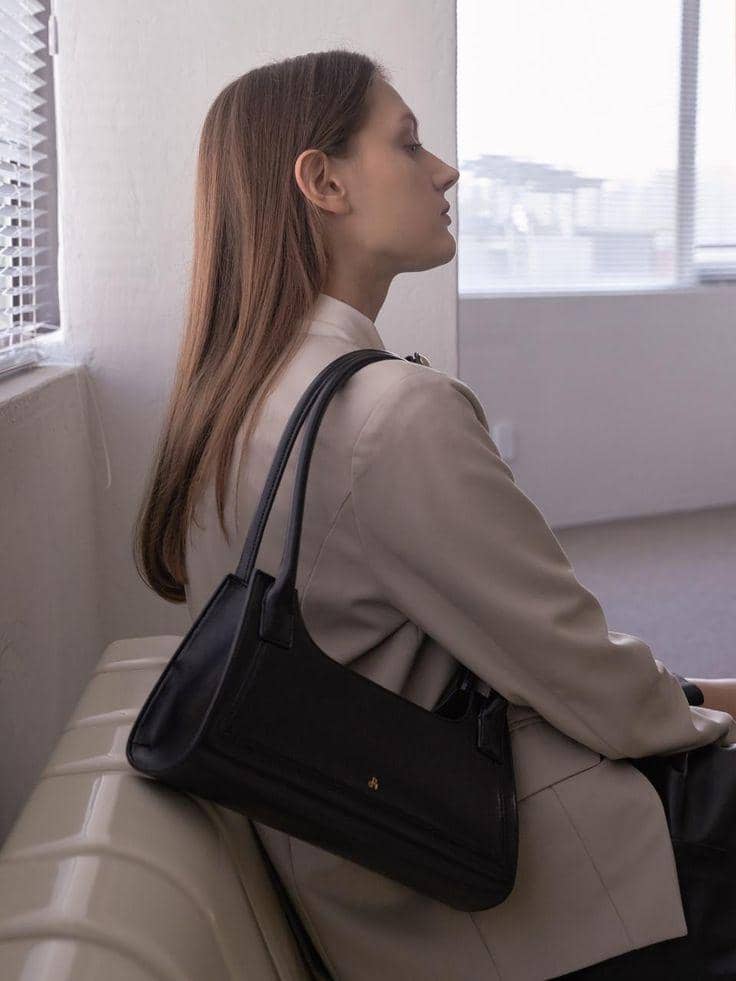 perbedaan sling bag dan shoulder bag