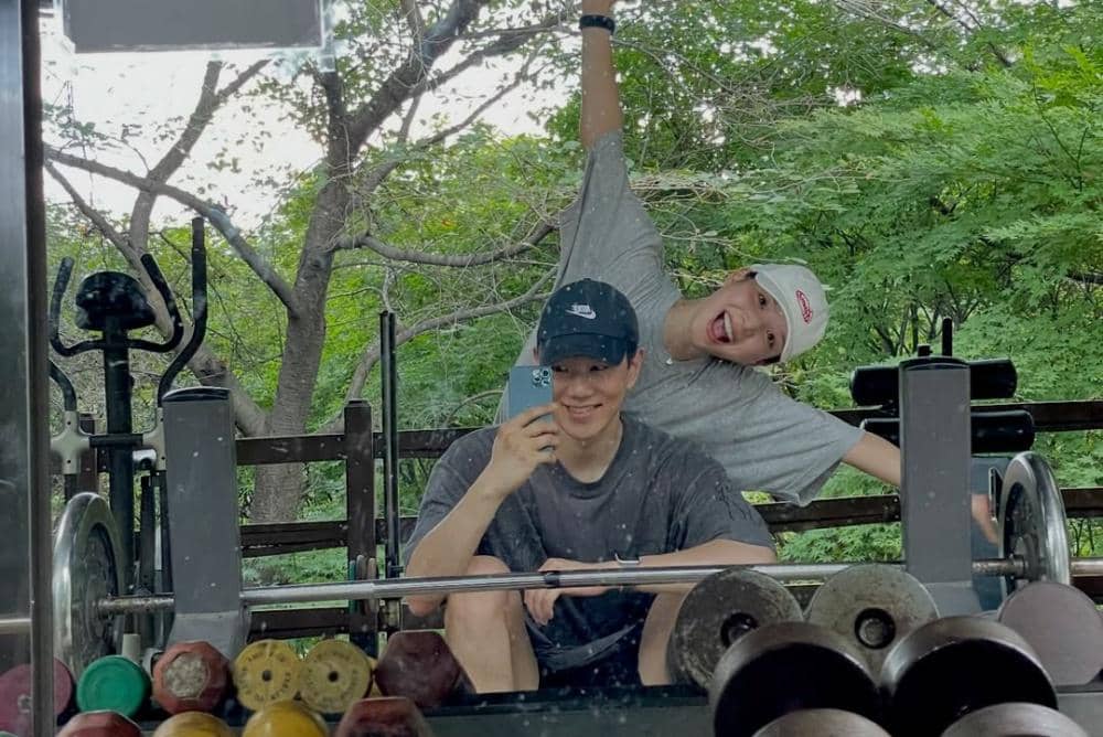 저에게 좋은 소식이 생겼어요.재작년의 어느날 심하게 마음이 요동치는 사람을 만났습니다. 우연인 것만 같았던 모든 일들이 뒤돌아보니 필연처럼 여겨지고, 사소한 것일수록 달 (1).jpg