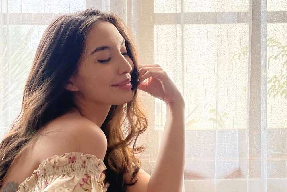 Beautiful sleep dress by @laceandrosesid 🌷I’m wearing the “Azalea” Signature nap dress (1).jpg