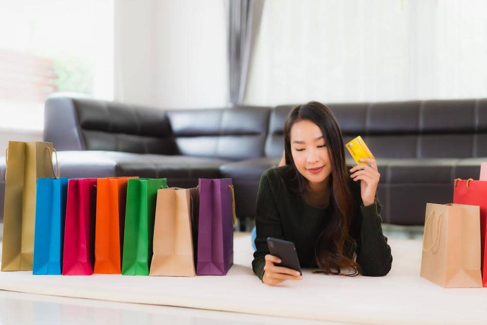 ilustrasi berbelanja (freepik.com/lifeforstock)