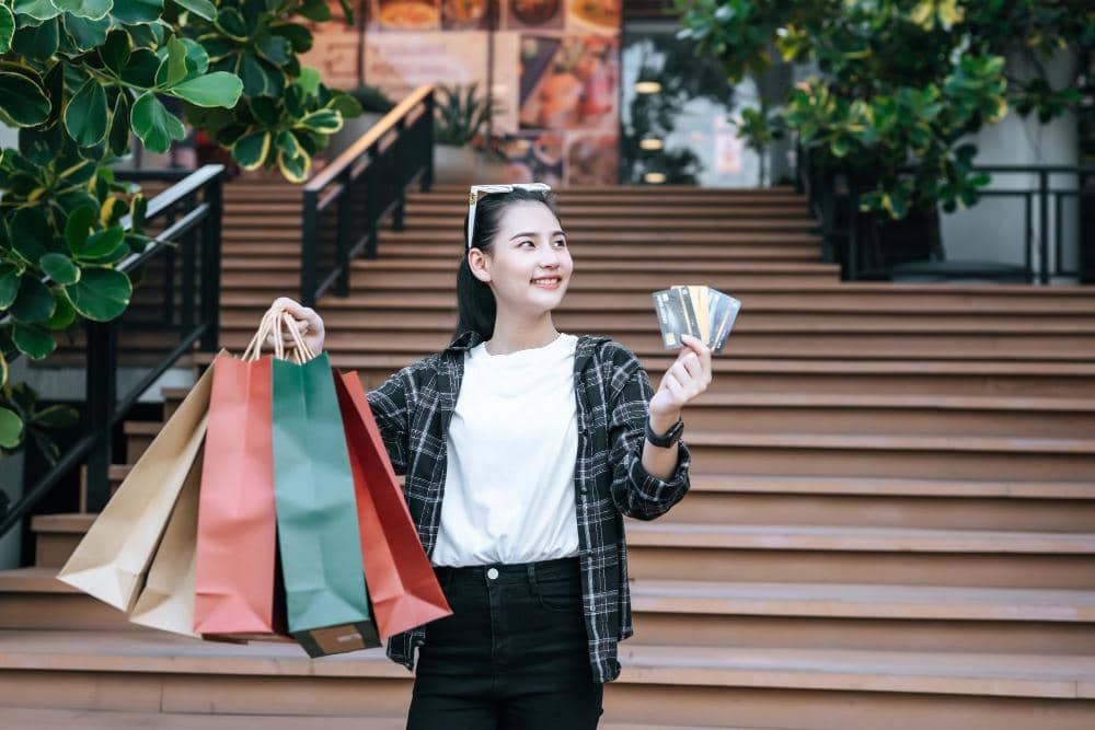 ilustrasi berbelanja (freepik.com/jcomp)