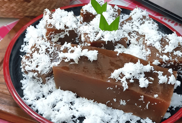 kue keranjang kelapa parut