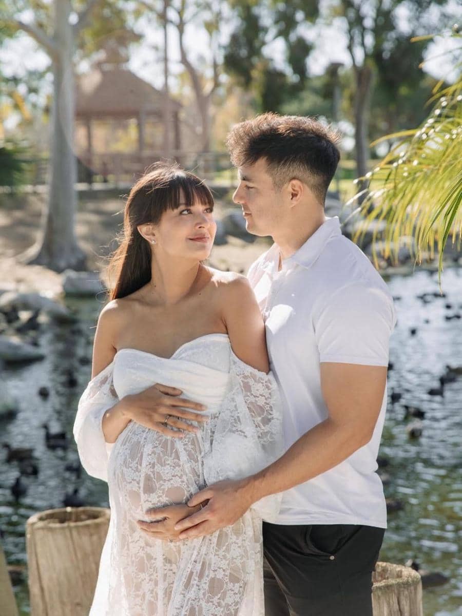 Potret Mesra Maternity Shoot Aurélie Moeremans dan dr. Tyler Bigenho
