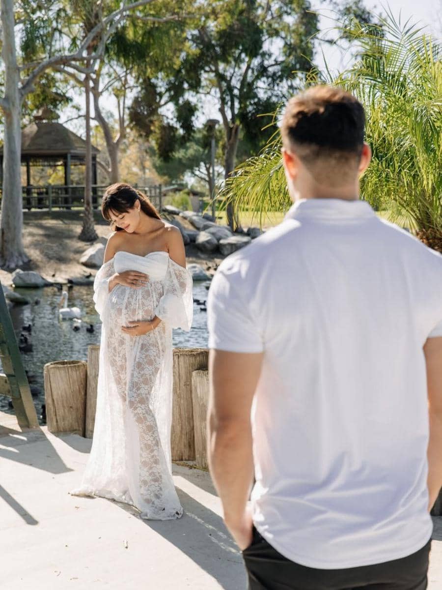 Potret Mesra Maternity Shoot Aurélie Moeremans dan dr. Tyler Bigenho