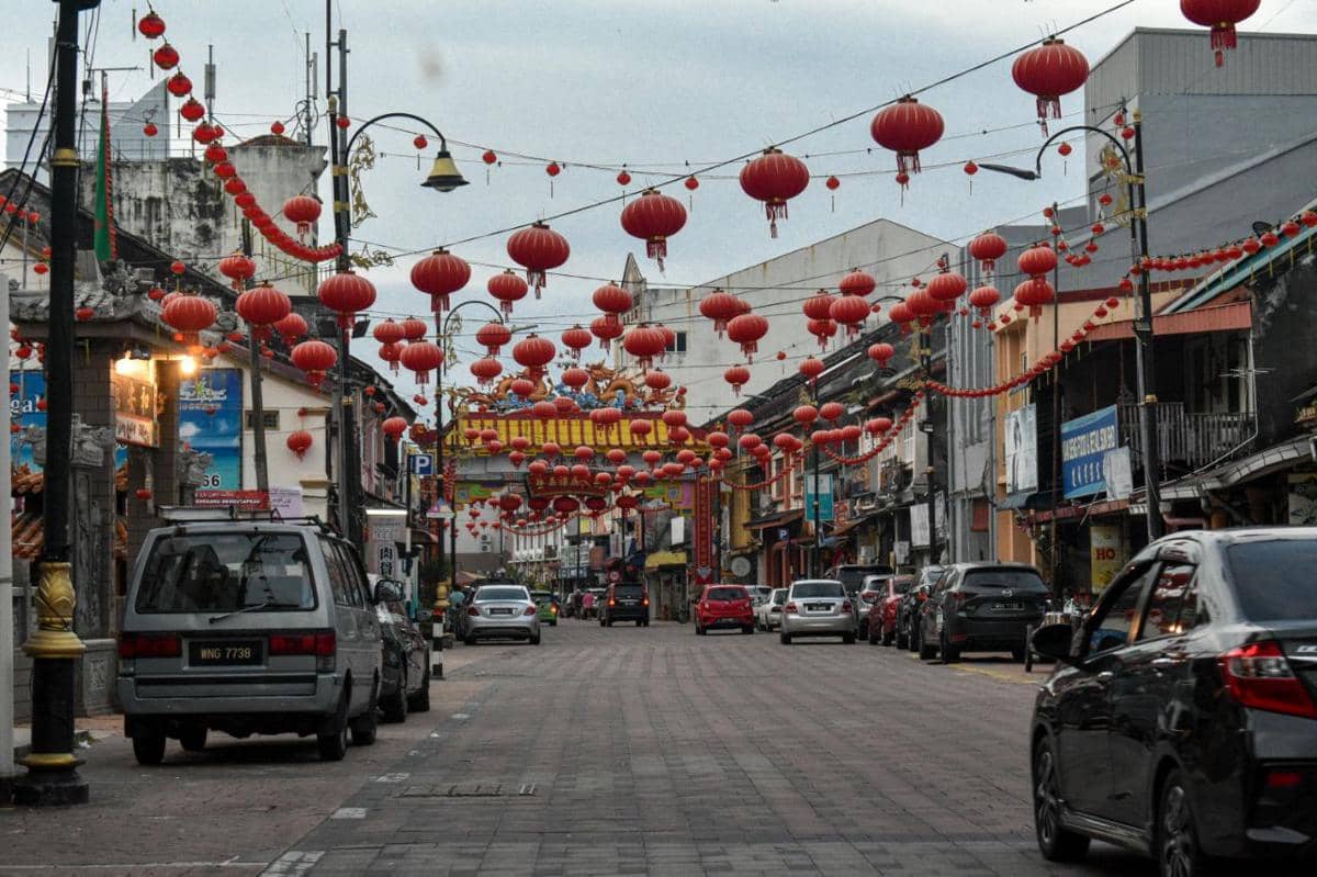 mengapa imlek identik dengan warna merah