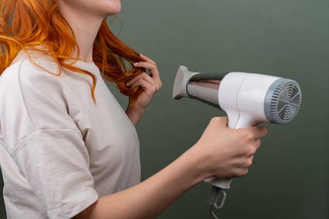 Ilustrasi hair dryer
