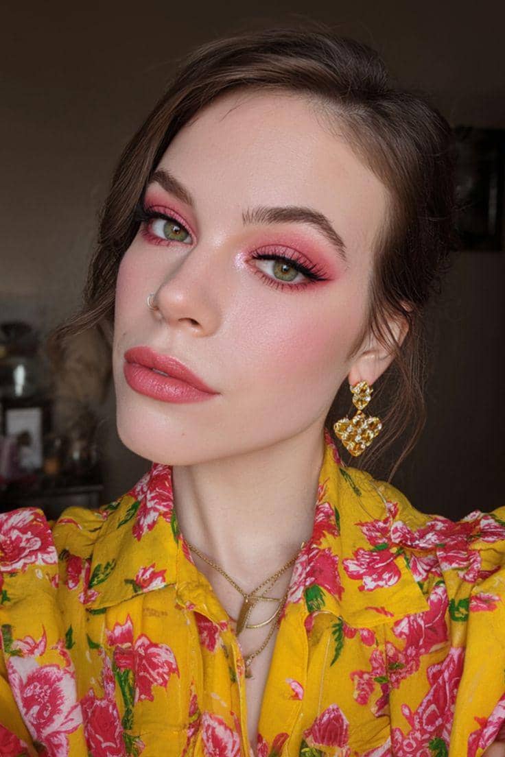 Eye makeup bernuansa valentine