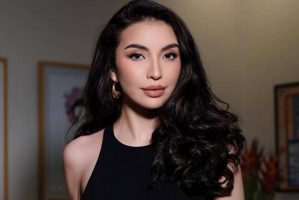 Flawless latte makeup for @manodelia ✨Makeup @loritayoung_mua Hair by herselfPhoto @andreaschau .jpg