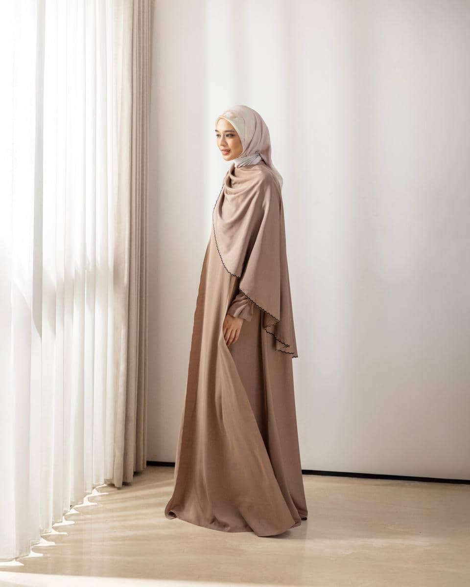 SHILLA DRAPERY DRESS TAUPE 2.jpeg