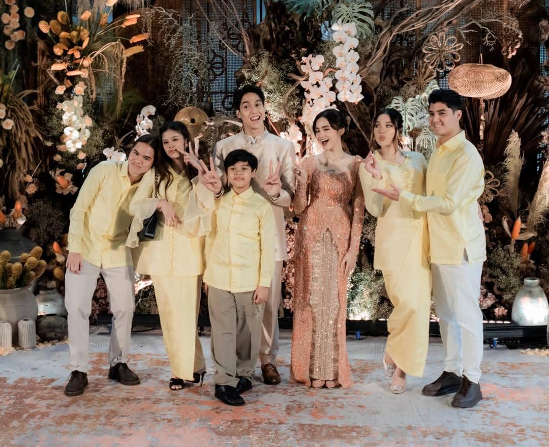 One step closer! 💍 @elelrumi & @syifahadju.jpg