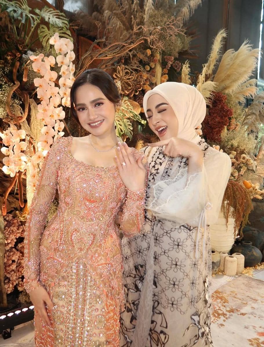 She deserves the world! Couldn’t be happier for you both @syifahadju @elelrumi semoga allah muda.jpg