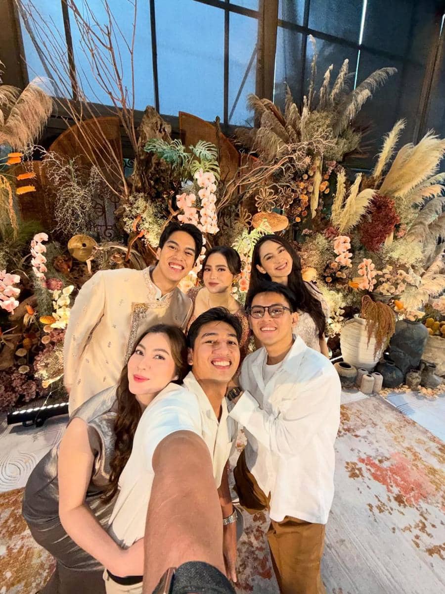 Cie lamaran @elelrumi & @syifahadju 🤌🏻🙏🏻♥️.jpg