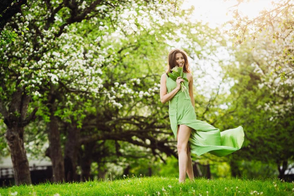 ilustrasi perempuan bahagia (freepik.com/v.ivash)