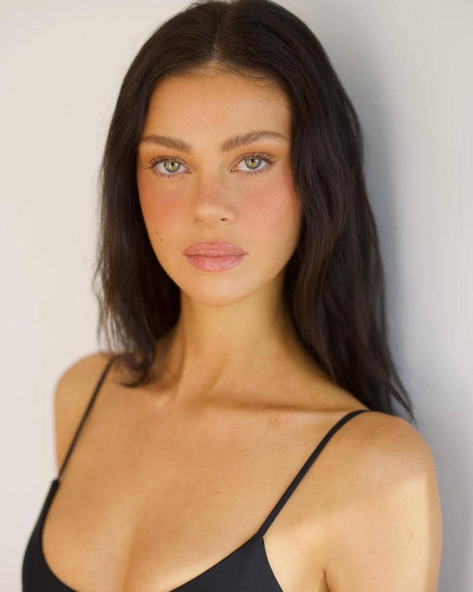 biodata dan profil Nicola Peltz