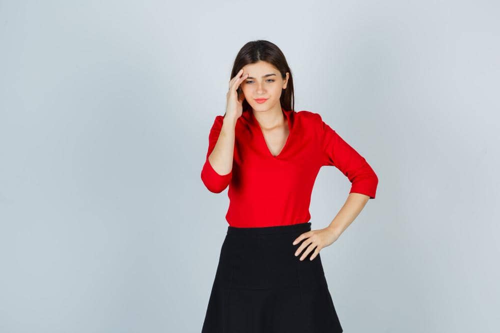 ilustrasi perempuan merasa pusing (freepik.com/8photo)