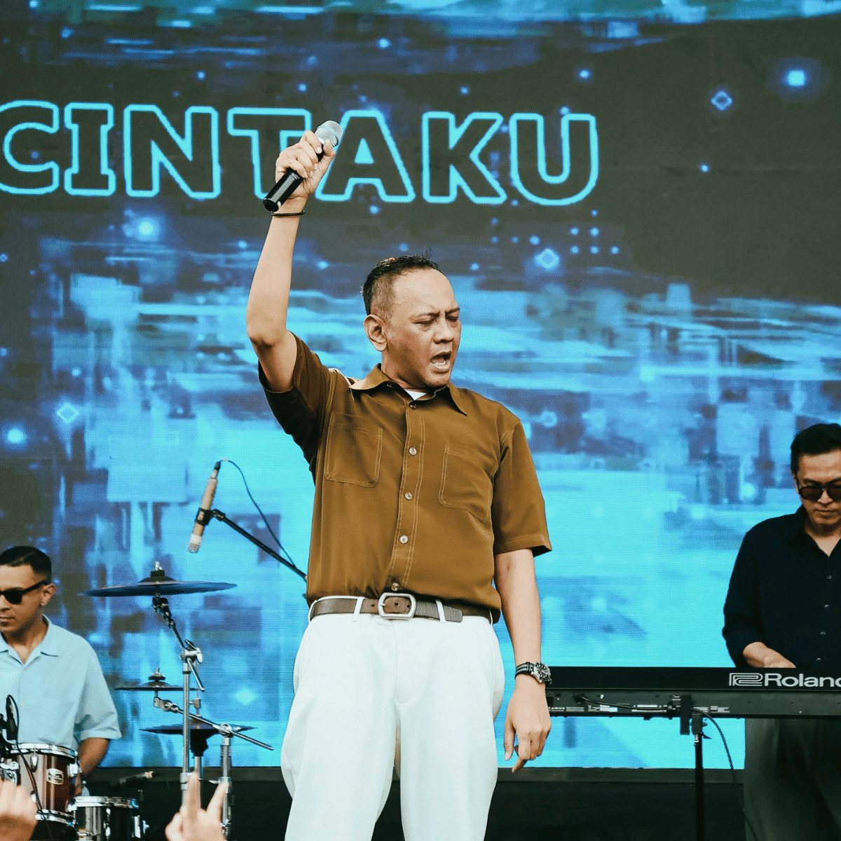 Lucky Widja, Lucky Element