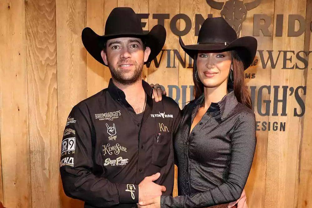 Bella Hadid dan Adan Banuelos Dikabarkan Putus