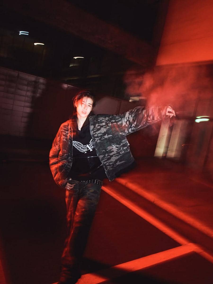 Gaya layering outfit ala member LNGSHOT