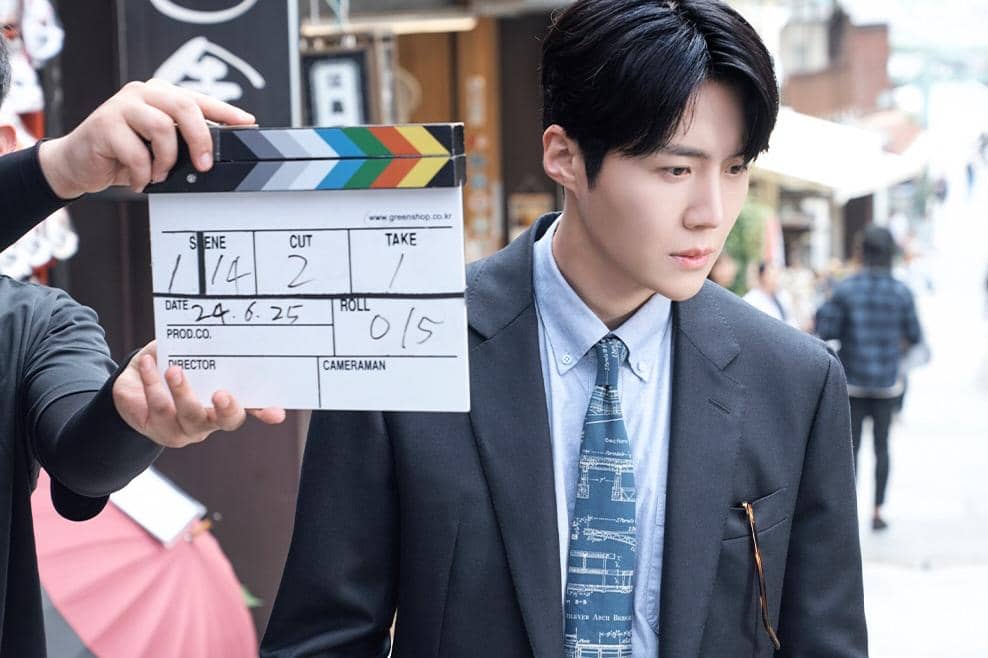 potret Kim Seon Ho di balik layar Can This Love Be Translated?