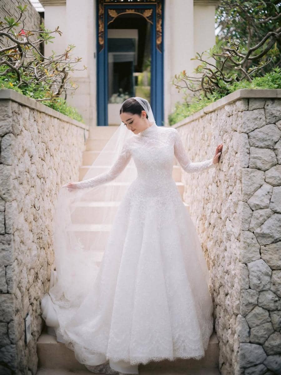 my dream wedding look 🤍 wedding dress @hiantjen make up @andychunmakeup hair do @ayuhairstylist-2.jpg