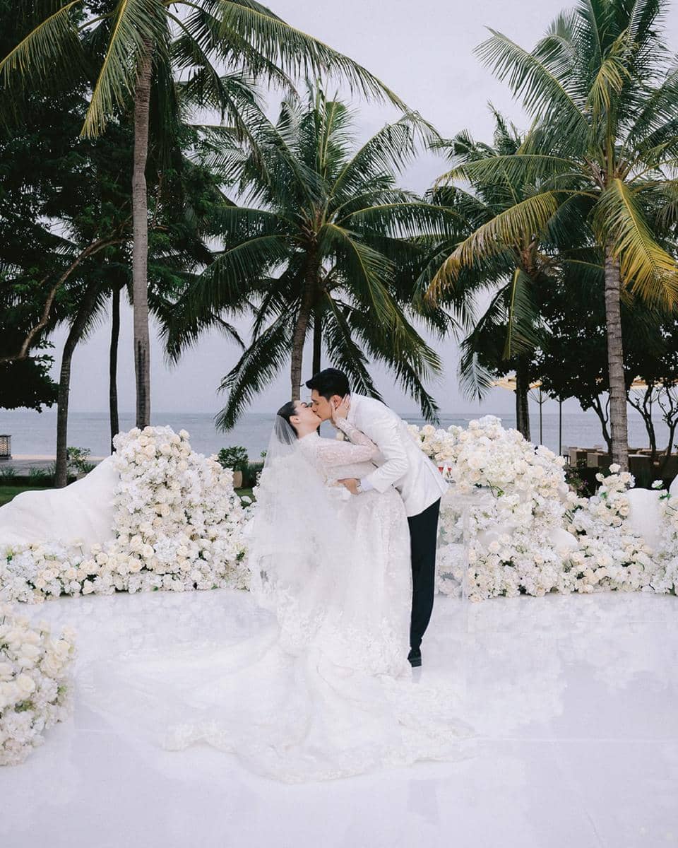 From the wedding of Rayn & RantyPhotographed by @abcdamar_ @natanaelyefta #vnmdmr #vnmnatWO @bal.jpg