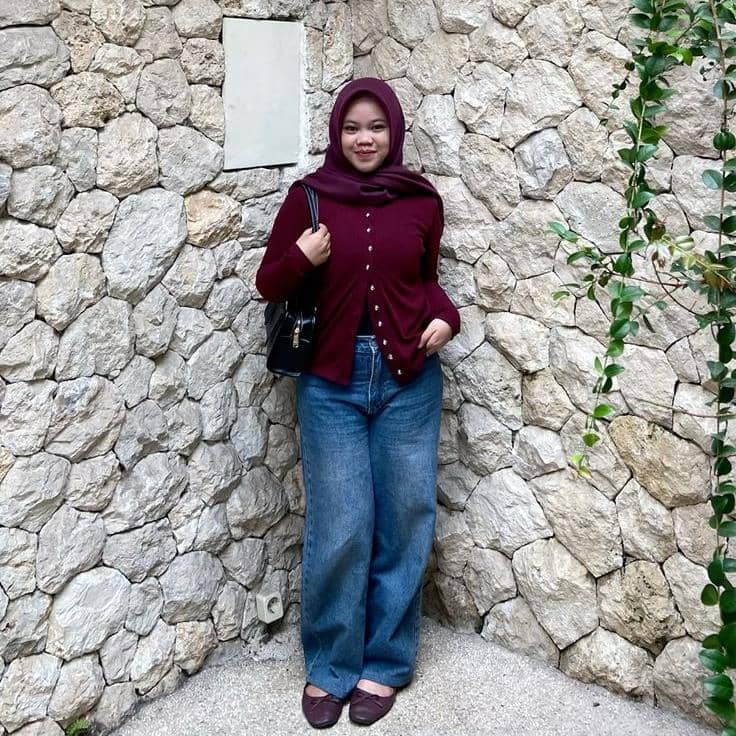 baju warna burgundy cocok dengan jilbab warna apa