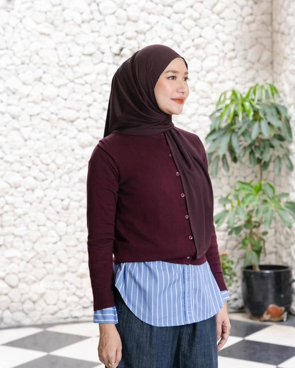 baju warna burgundy cocok dengan jilbab warna apa