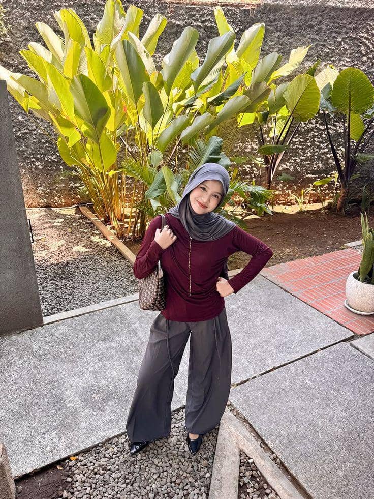 baju warna burgundy cocok dengan jilbab warna apa