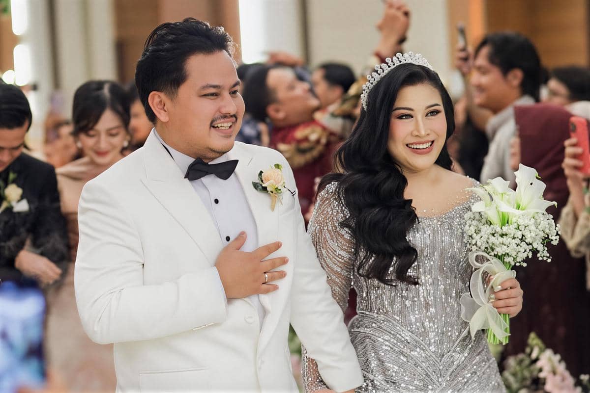 Wedding highlight of @boiyenpesek and @rullyanggiakbar Makeup by @adi_rustanaHairdo by @revalhai (1) (1).jpg