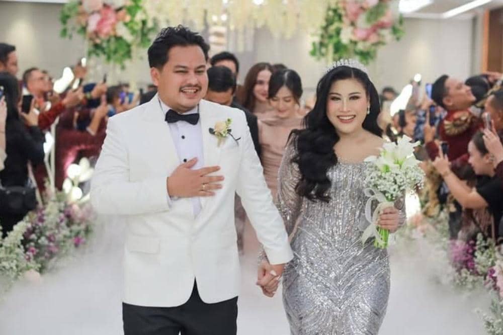 Wedding highlight of @boiyenpesek and @rullyanggiakbar Makeup by @adi_rustanaHairdo by @revalhai.jpg