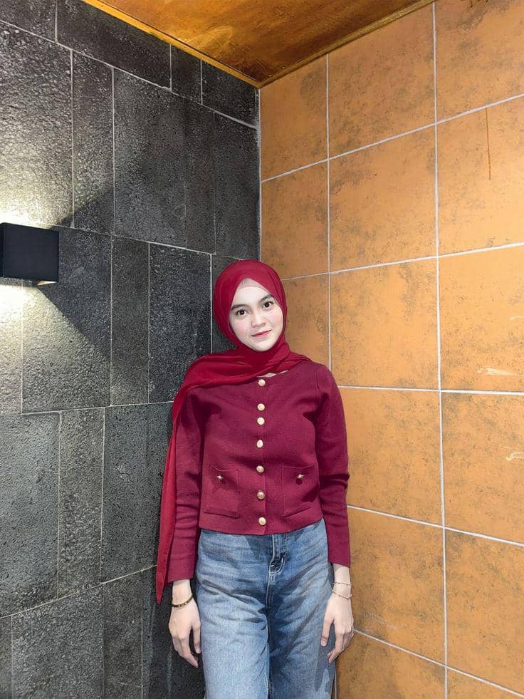 baju warna burgundy cocok dengan jilbab warna apa