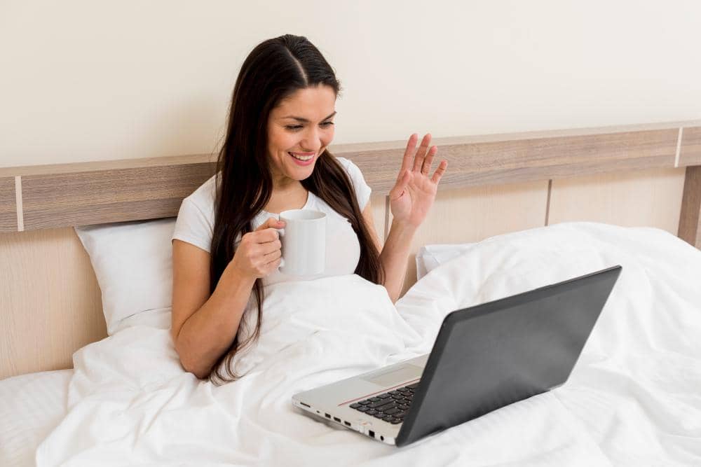 ilustrasi video call (freepik.com/freepik)