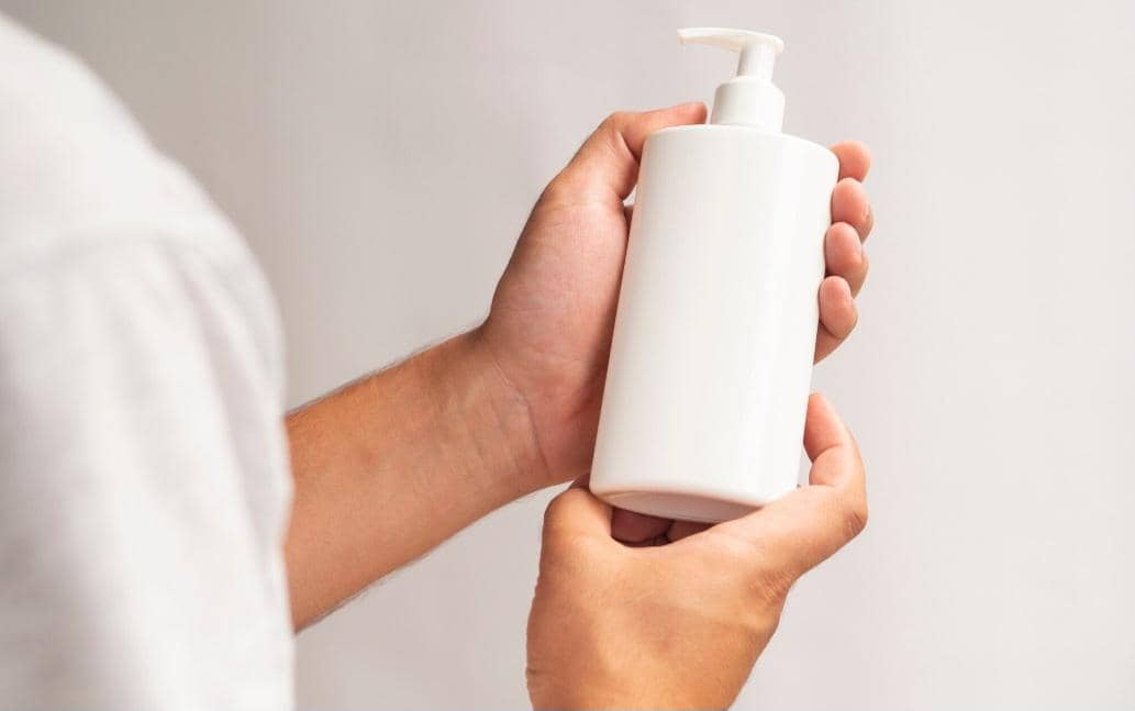 ilustrasi sampo untuk rambut rontok