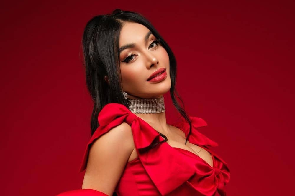 Sleigh all day 🛷♥️Photographed by- @araskygil Fashion consultant and stylist- @wishnuaji28 Nail.jpg