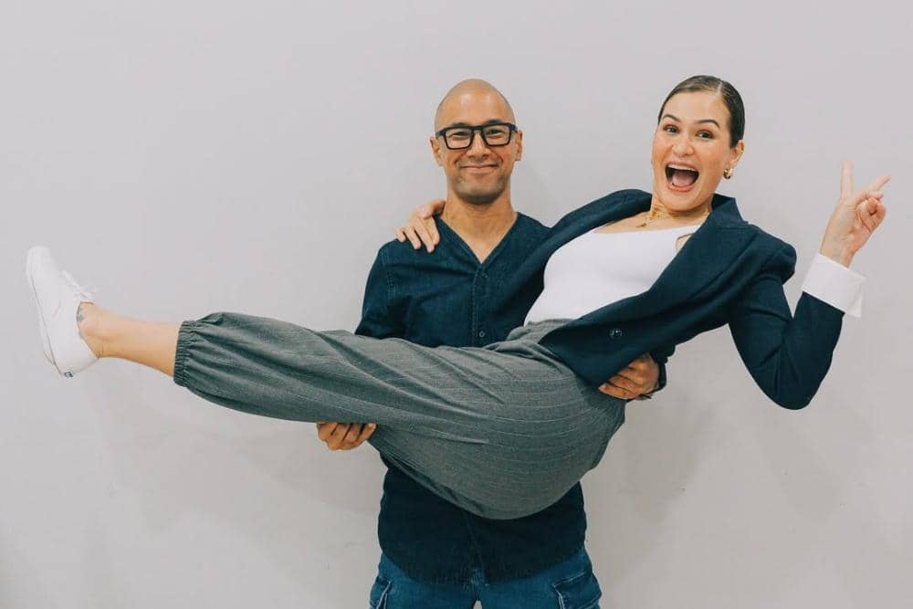 She ain’t heavy, she’s my wife. I ain’t got a choice. 🤪#rimarcell#hubster 📷- @yogisetiawanharn.jpg