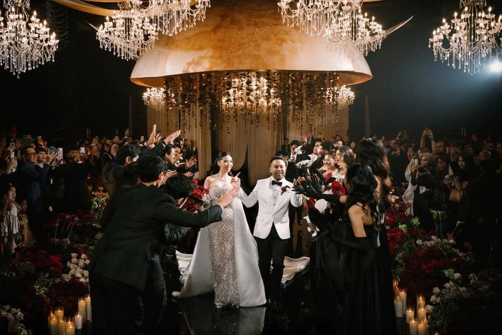 The evening celebration of @ranggazlaksmana and @angieprijanto as the finale of their wedding jo.jpg