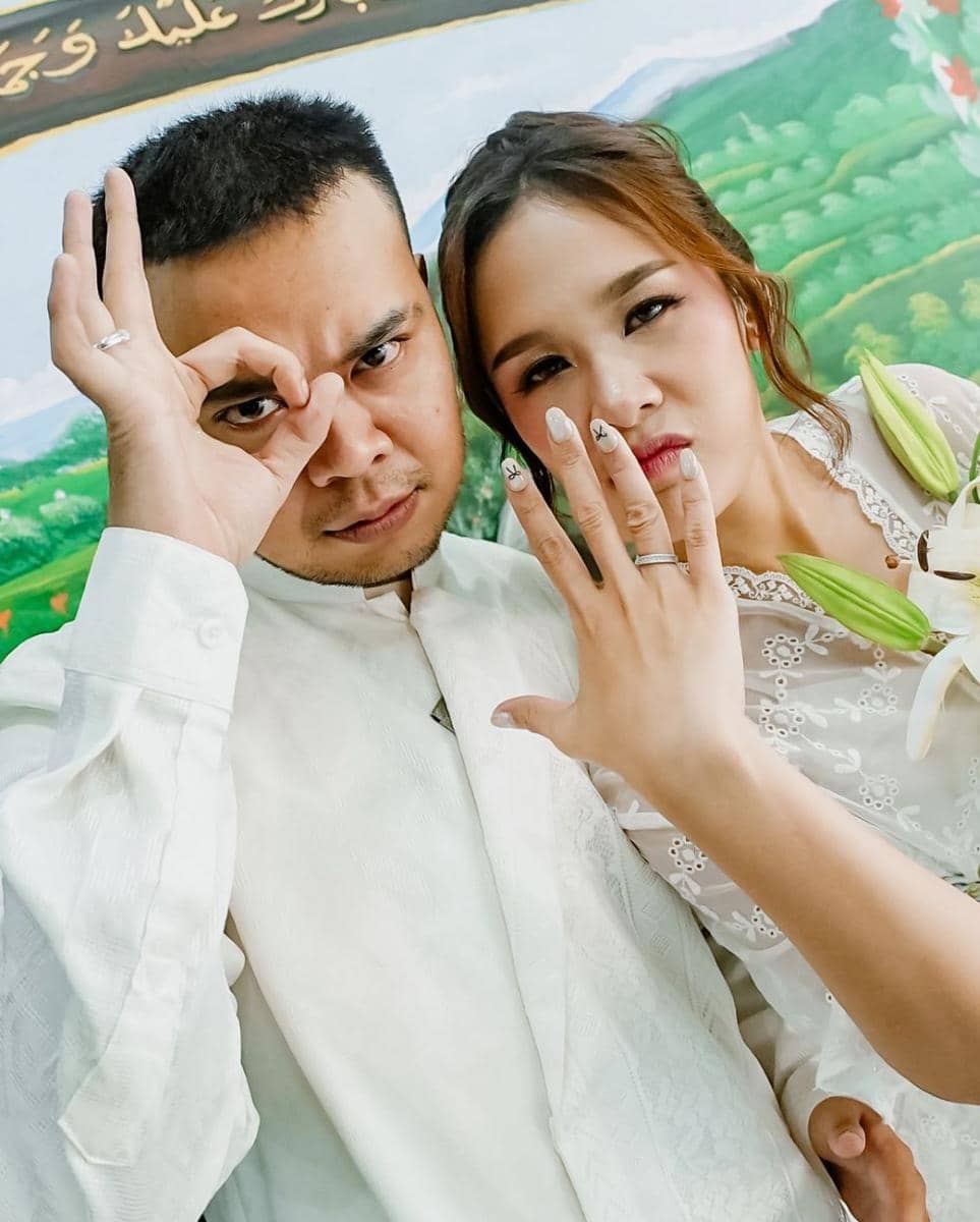 Reza ‘SM*SH’ dan Istri