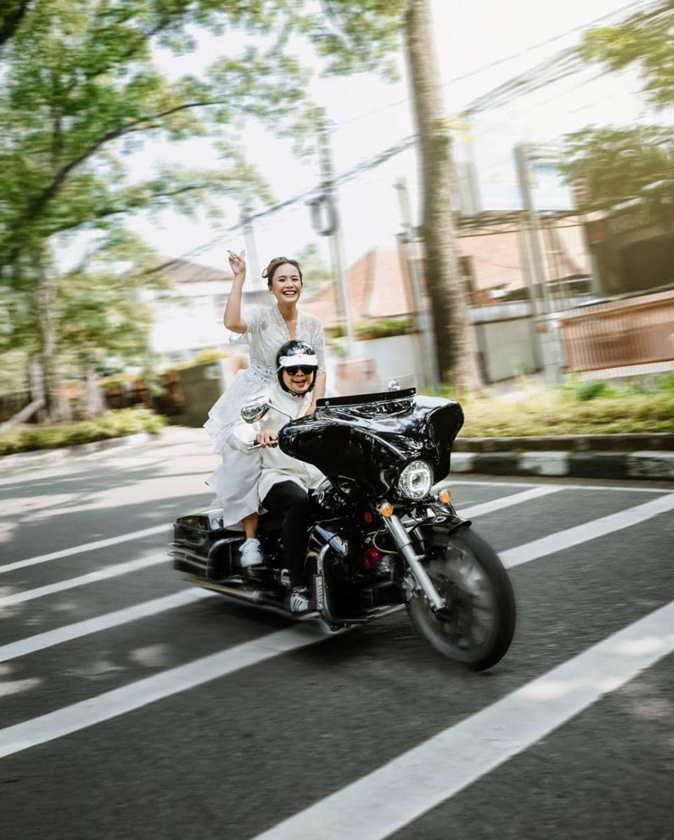 Reza ‘SM*SH’ dan Istri