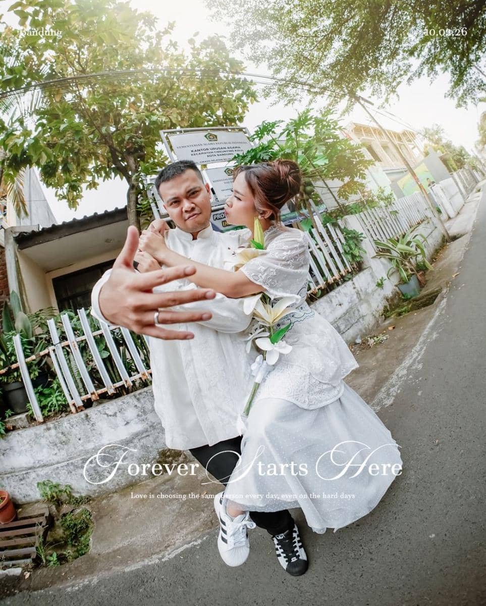 Reza ‘SM*SH’ dan Istri