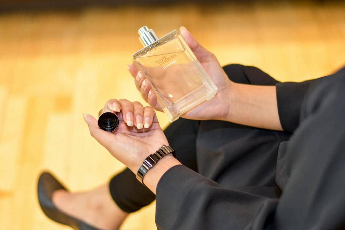 Ilustrasi konsentrasi parfum Kenapa Parfum Tidak Tahan Lama di Kulit