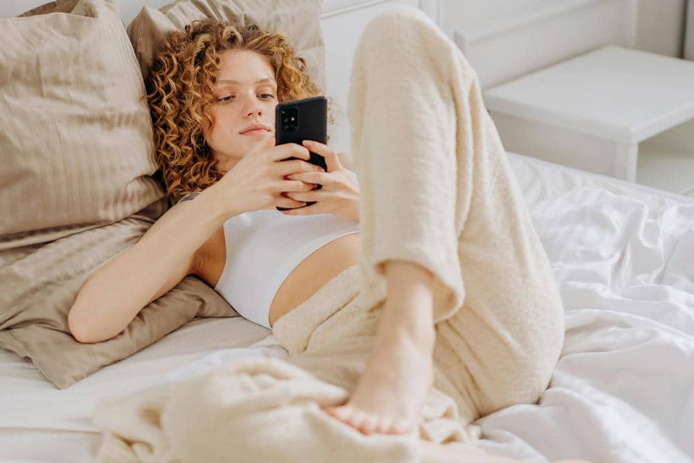 ilustrasi ngeblock akun mantan (pexels.com/Mikhail Nilov)