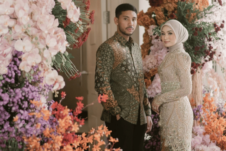 7 Ide Baju Lamaran Couple Terbaru 2026, Tampil Serasi di Hari Spesial