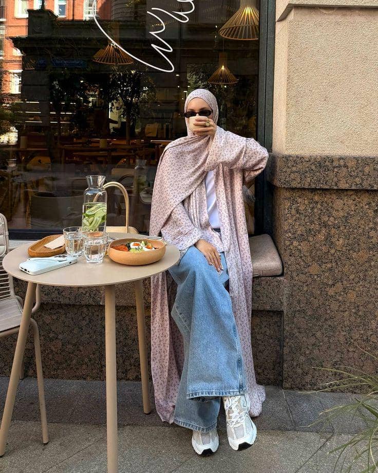 Abaya, Jeans, dan Pashmina