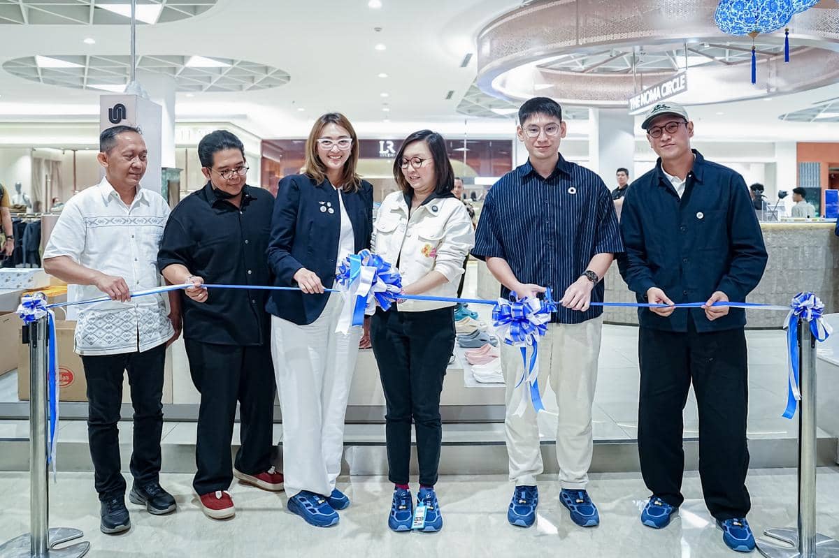 Opening Ceremony UNERD Store Plaza Senayan.JPG