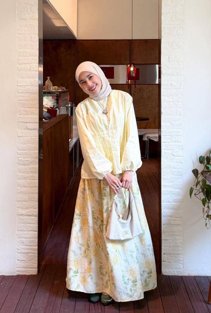 Kemeja dan Bawahan Floral