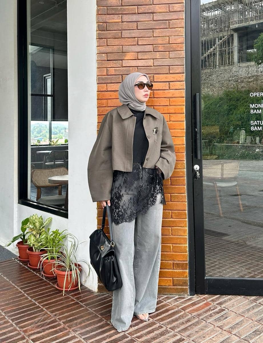Jeans, Jaket, dan Lace