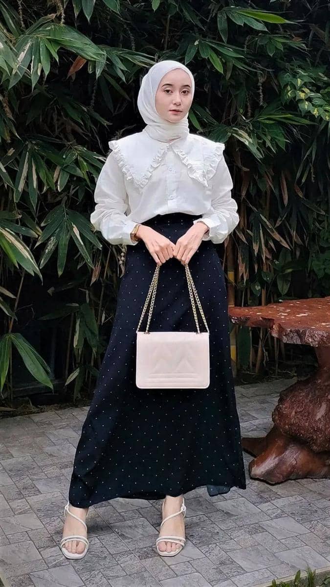 look monokrom untuk buka bersama